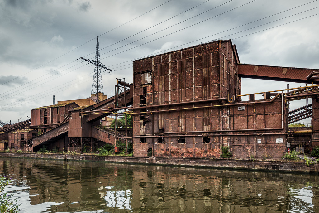 Charleroi : Les usines le long de la Sambre